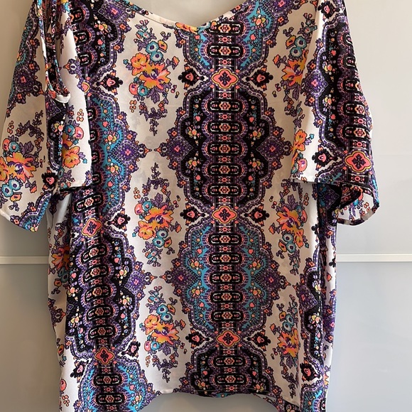 Designer lab cap sleeves beautiful print top. Perfect for summer. - Picture 7 of 8
